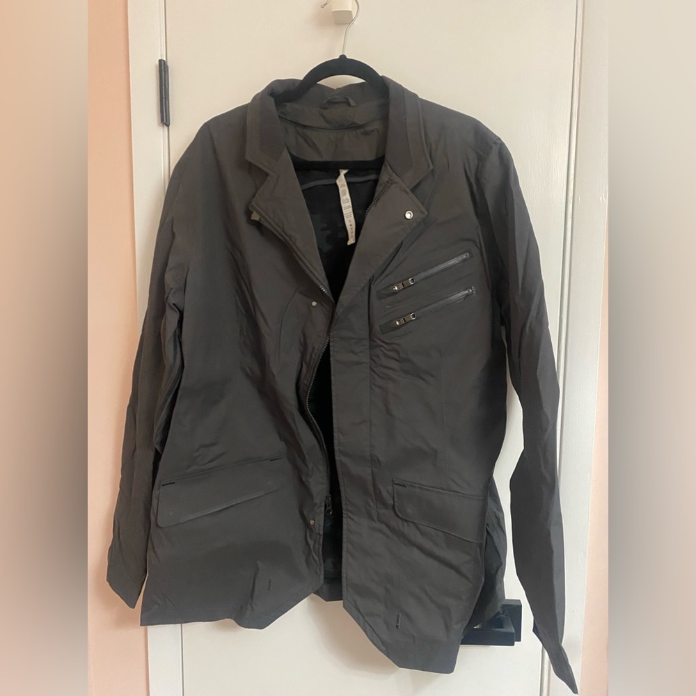 Lululemon men’s windbreaker jacket